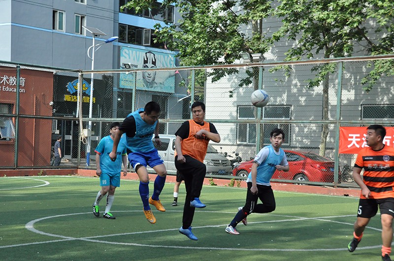 15.我院发展2018年度五人造足球角逐5.11-5丈量公司队VS物管试验联队.jpg