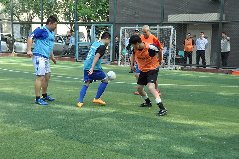 15.我院发展2018年度五人造足球角逐5.11-1丈量公司队VS物管试验联队.jpg