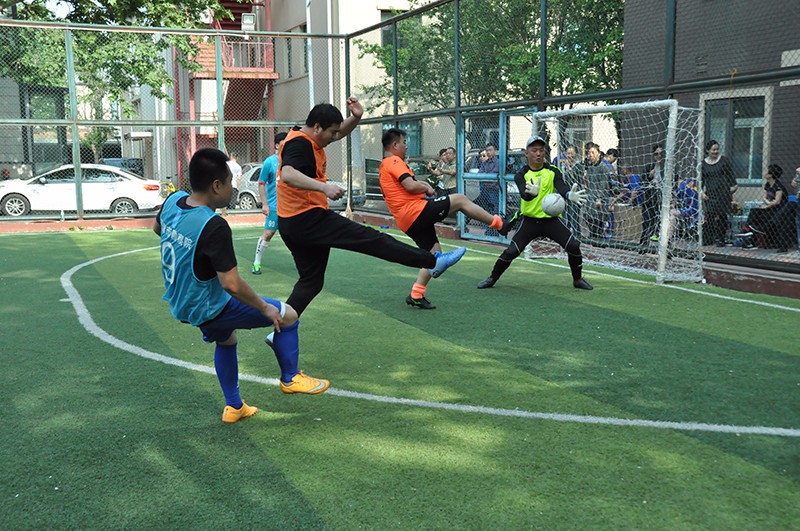15.我院发展2018年度五人造足球角逐5.11-6：丈量公司队VS物管试验联队.jpg