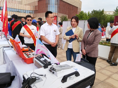 7cec82a4-1431-4f42-b5a4-6e5f8570d524